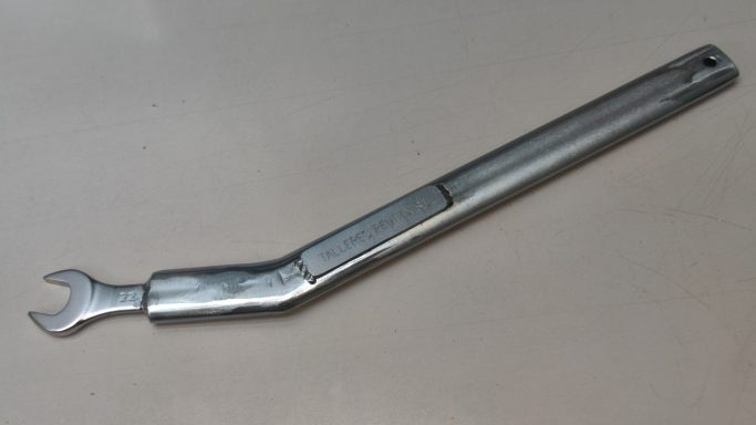 LLAVE FIJA 22mm MANGO 40º